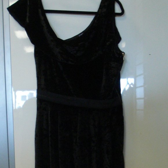 XOXO Juniors' Velvet One Shoulder Ruffle Jumpsuit - Picture 4 of 6